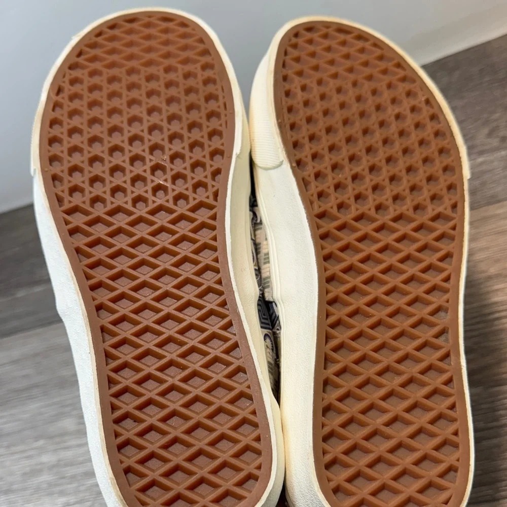 Vans Blue and tan Patterned Sneakers men’s 8.5 (s51)